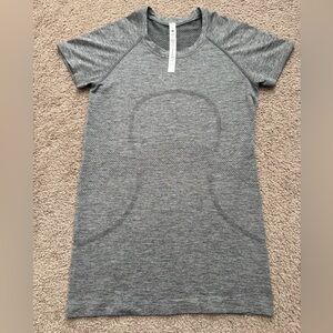 LuLulemon Swiftly Tech Short-Sleeve Shirt 2.0